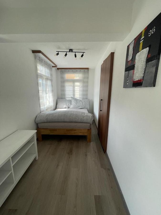 Moderne einzigartige Wohnung in Altdorf Exterior foto